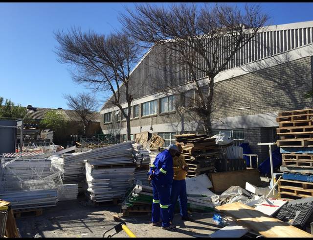 1,900M² WAREHOUSE RENTED IN RETREAT